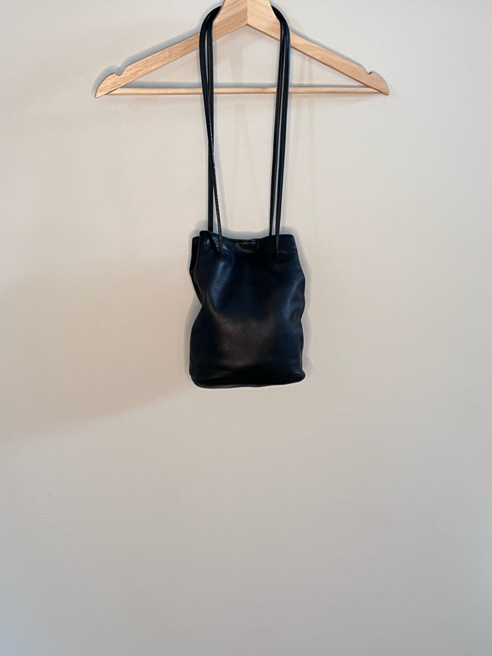Nine West Black Leather Bucket Bag Drawstring Shoulder Bag Minimalist Vintage